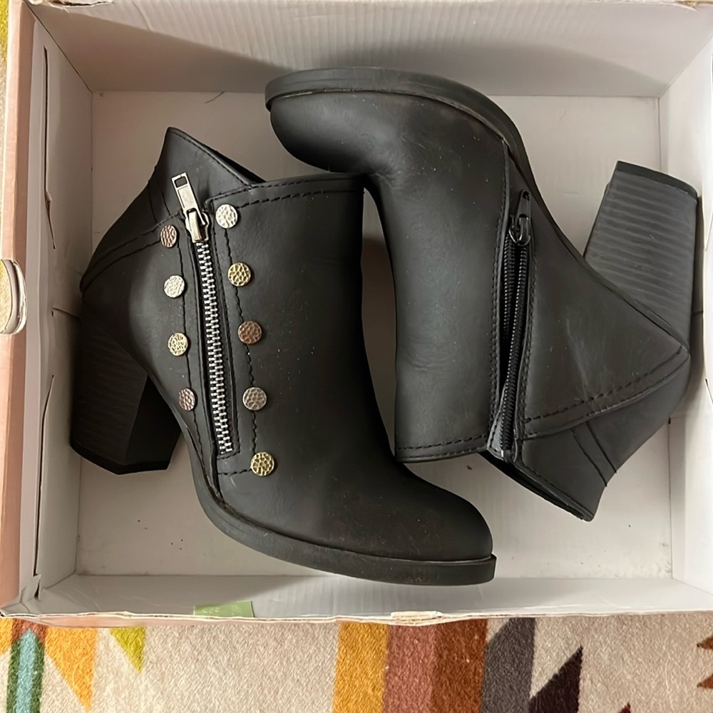 Wallflower booties